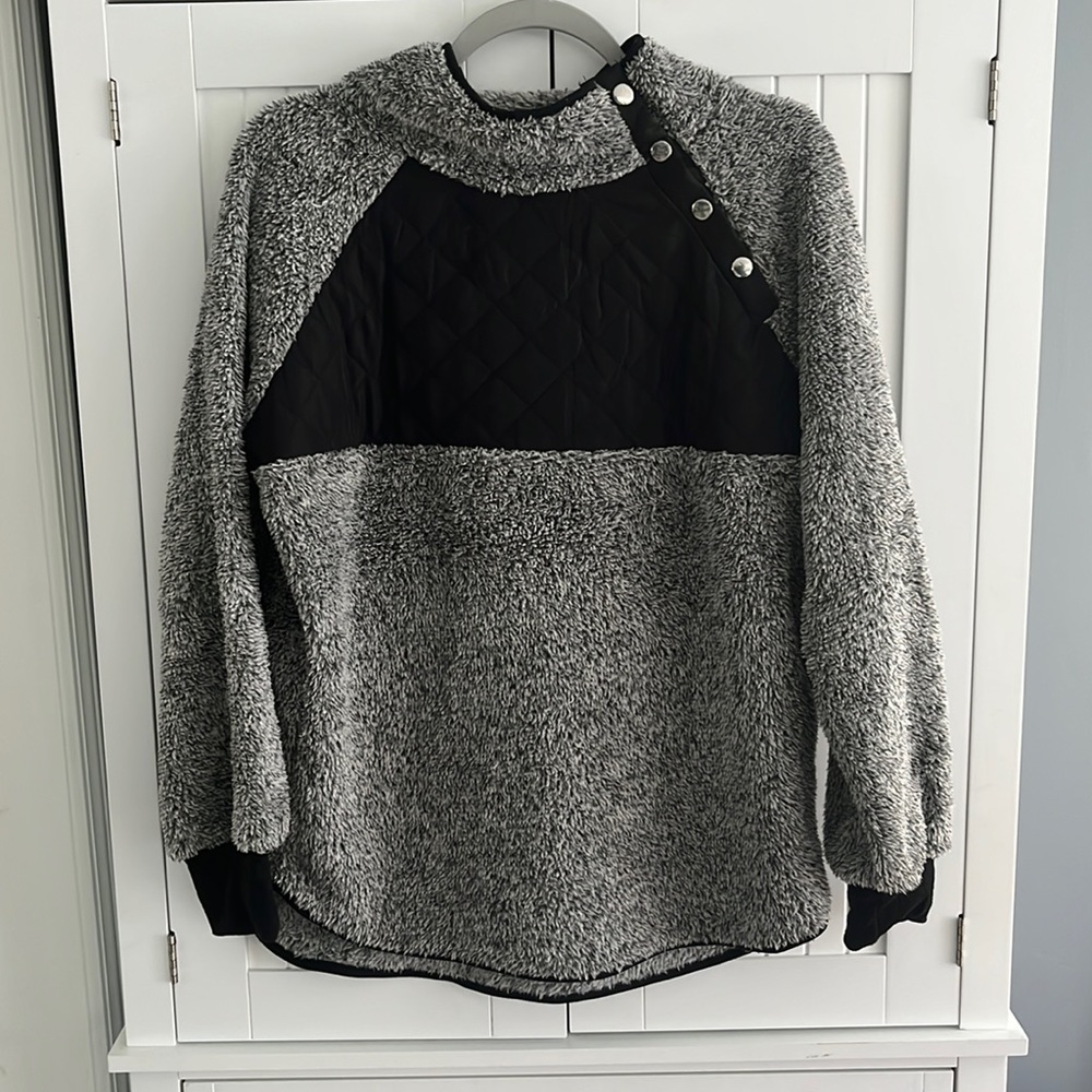 Women’s Sherpa Sweatshirt